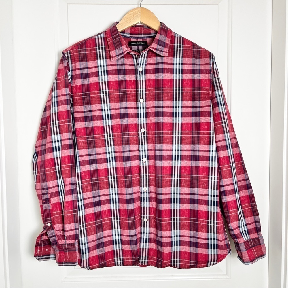 Banana Republic Red Plaid Camden Fit Button Down Men's Shirt - Medium